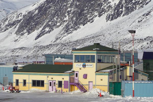 Pangnirtung-airport-terminal.jpg