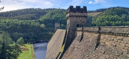 derwent dam.jpg