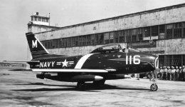 Alameda_CA_Hanger 20 and auxiliary control tower.jpg