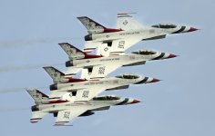 thunderbirds-f-16-usaf-pilotazhnaia-gruppa.jpg