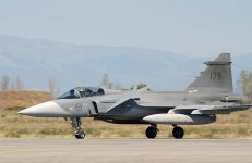 1280px-Swedish_JAS-39_Gripen_landing.jpg