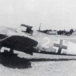 Messerschmitt Bf 109F2 7.JG53 (W2+I) Hermann Neuhoff WNr 6702 July 1941 01